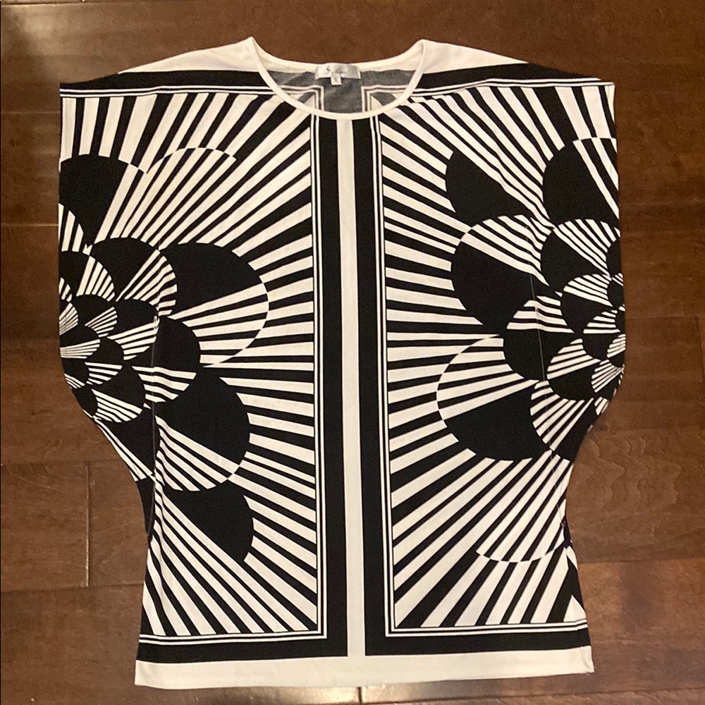 Black and White Graphic Fitted Short Sleeve Blouse